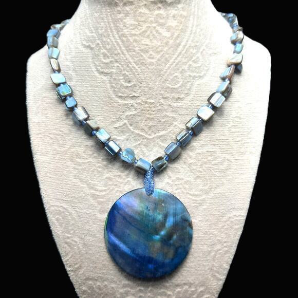 Vintage Abalone Shell Necklace Iridescent Blue Round Disc Pendant Square Beaded - Picture 10 of 11